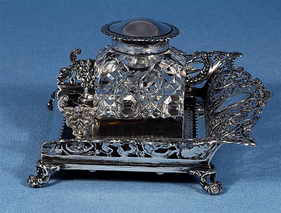 A good Edwardian silver and tortoiseshell inkstand, Length approx 6 ½”/164mm Depth approx 5”/125mm Weight base only 7.7oz/219grms.